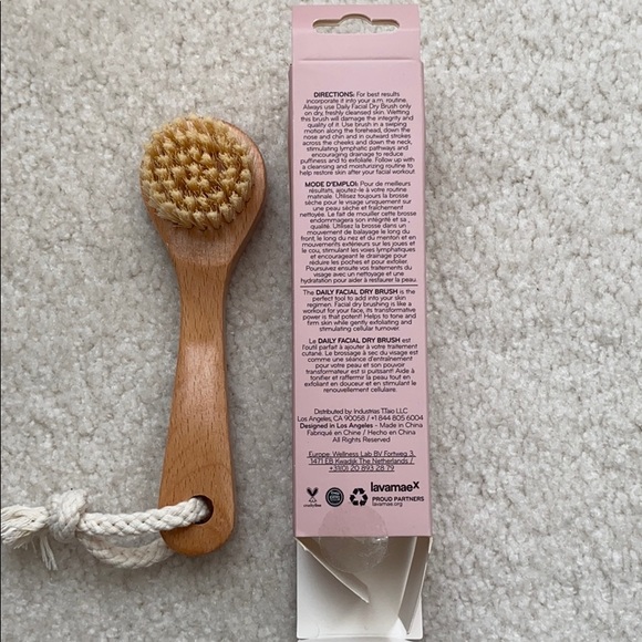 Daily Concepts Daily Facial Dry Brush - Picture 4 of 4